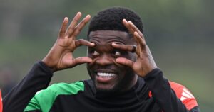 Sắp ngồi tù, cựu sao Arsenal vẫn được Villarreal chiêu mộ