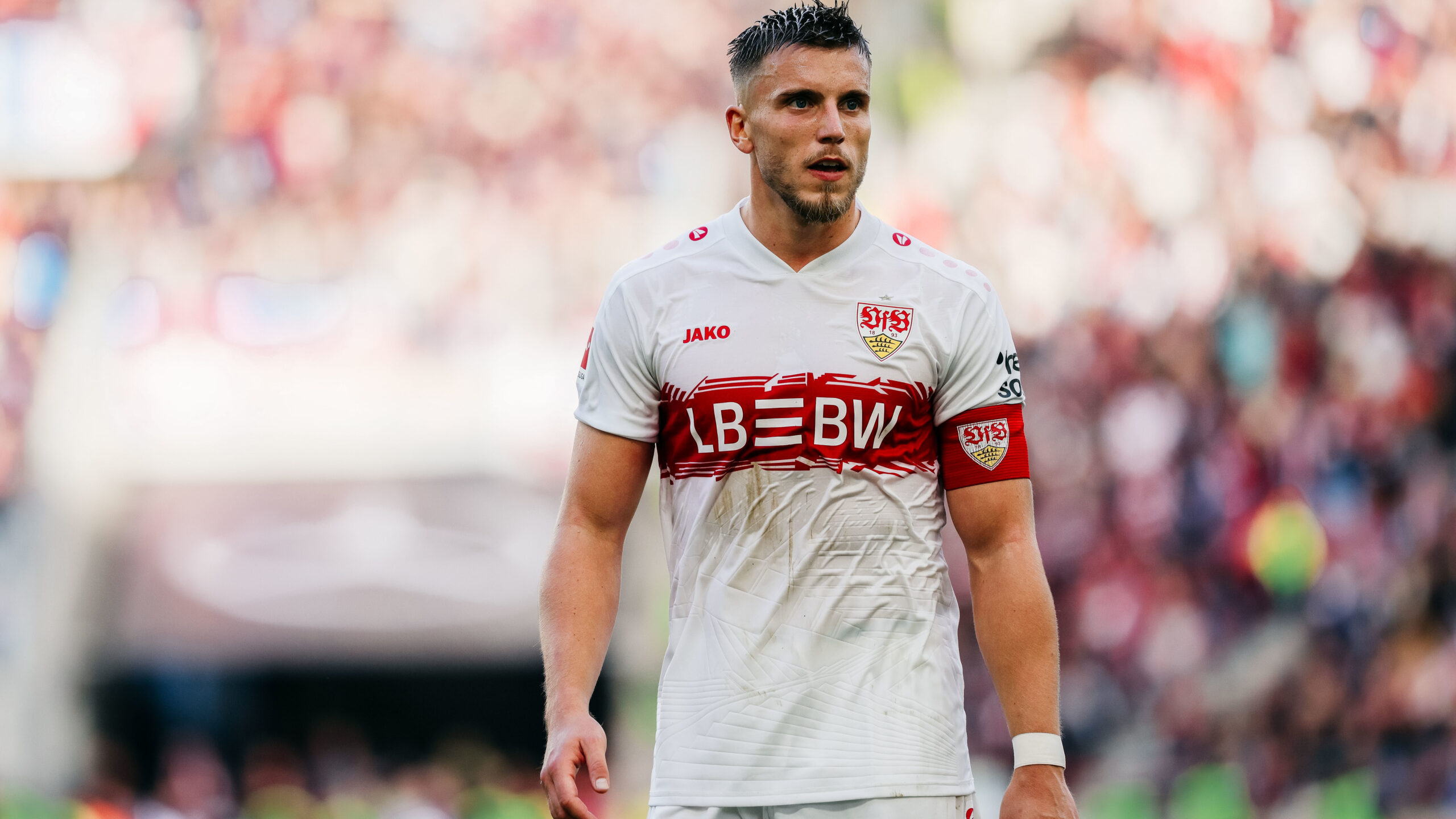 Aston Villa được khuyên bỏ qua Zirkzee để chiêu mộ “viên ngọc ẩn” Bundesliga Ermedin Demirovic