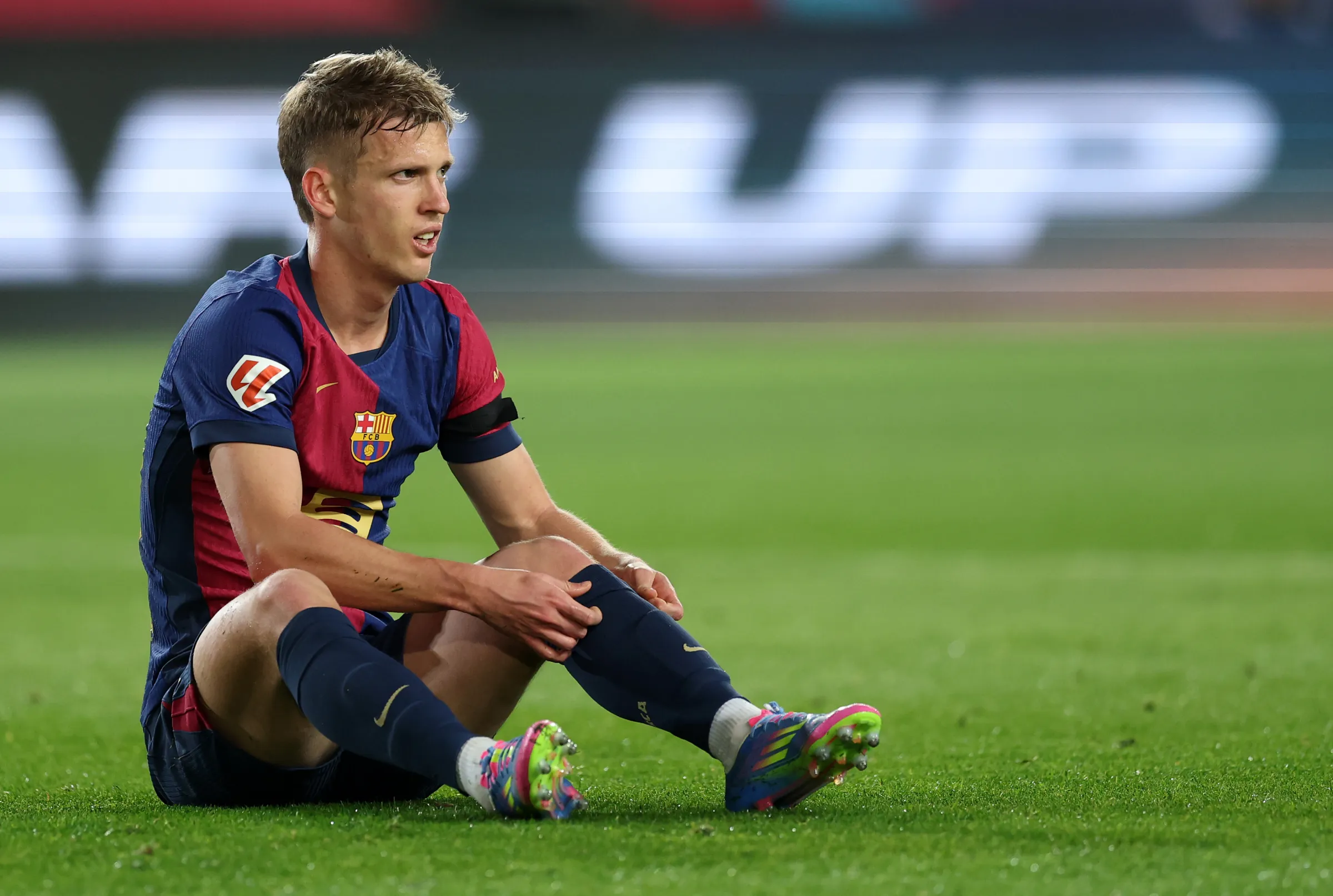 Dani Olmo bị CĐV Barca đòi bán sau thất bại trước PSG