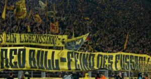 CĐV Dortmund gây sốc với biểu ngữ phản đối La Liga