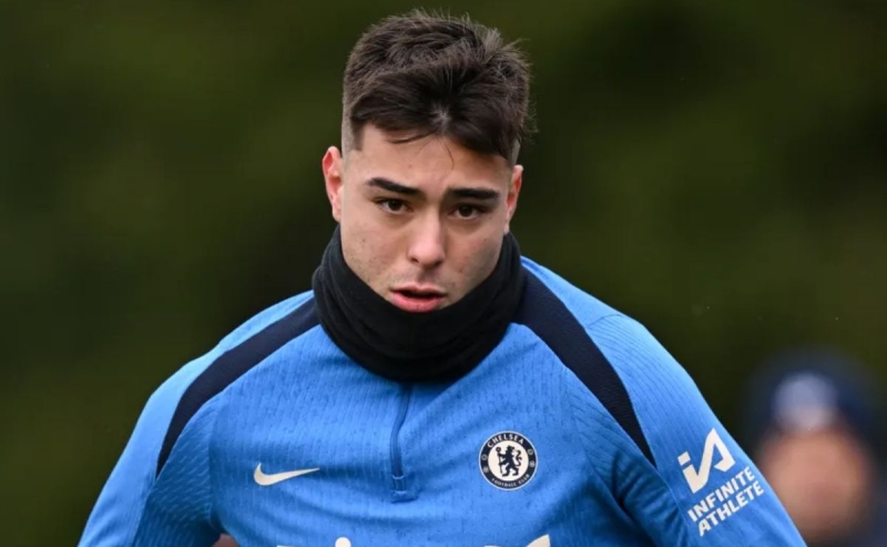 Chelsea vừa có một động thái bất ngờ trên thị trường chuyển nhượng khi triệu hồi Aaron Anselmino