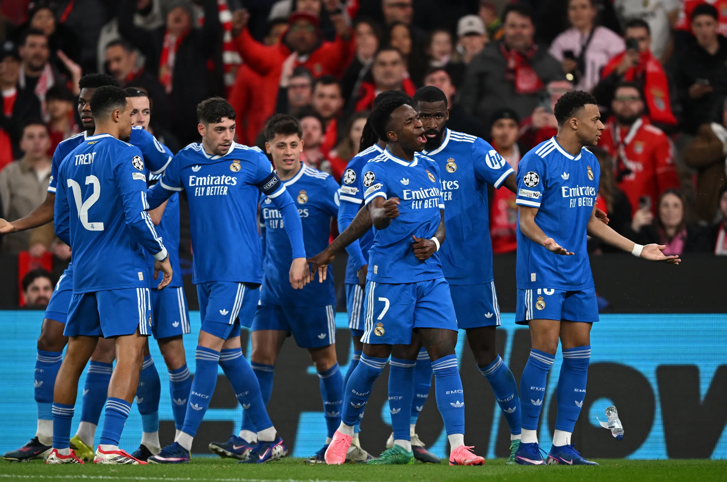 Los Blancos có lợi thế sau trận lượt đi Real Madrid vs Benfica
