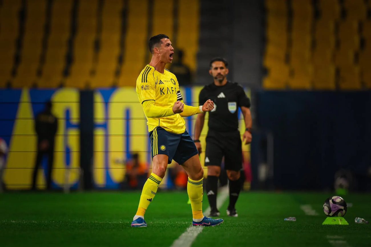 Ronaldo tiến gần cột mốc 1000 bàn
